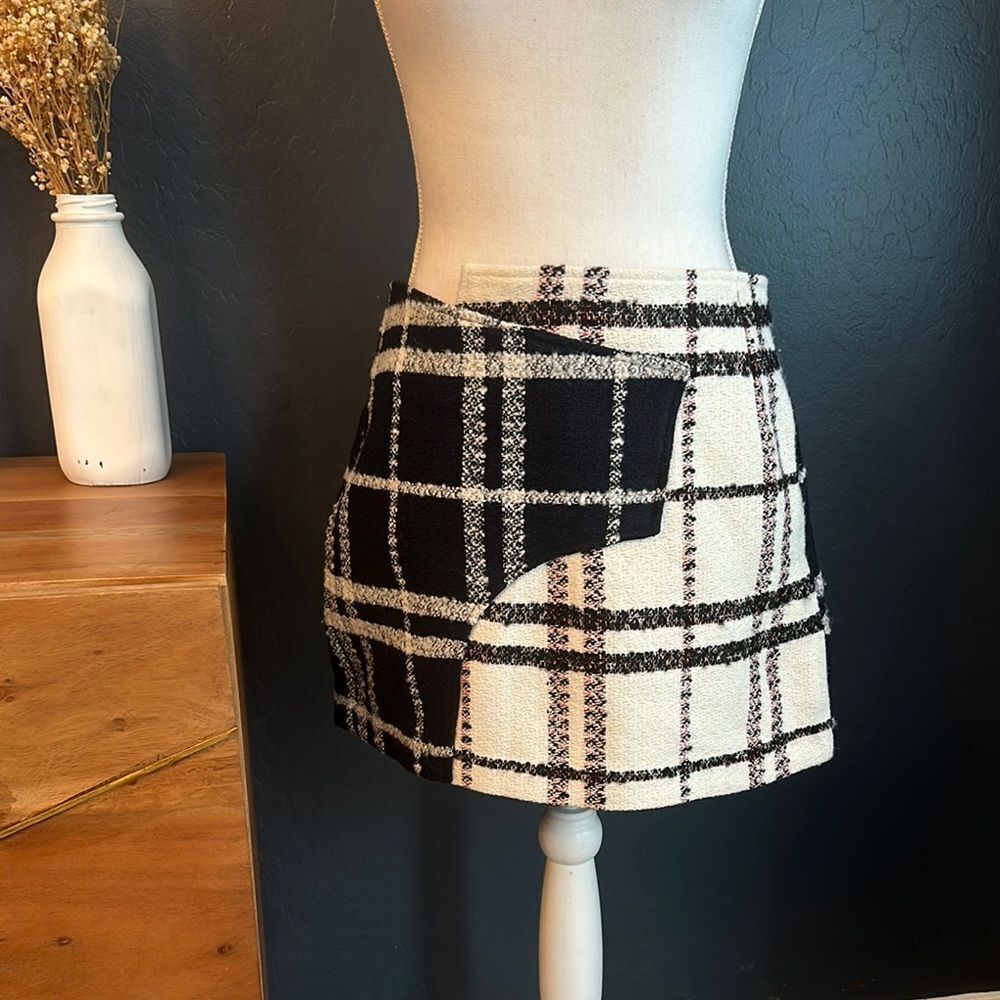 Black and‎ White Asymmetrical Mini Skirt